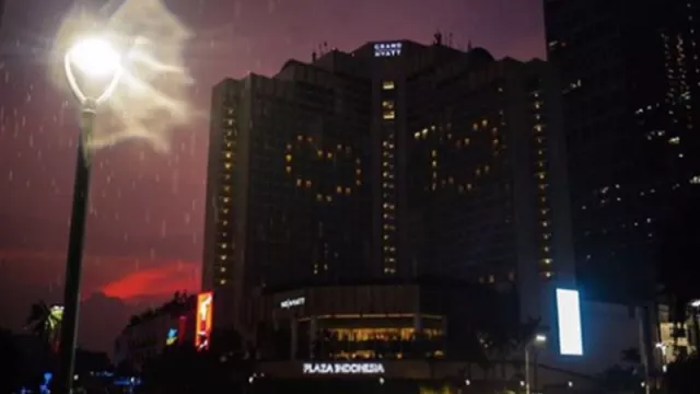Hotel Grand Hyatt Nyalakan Lampu Berbentuk Hati Sebagai Simbol Genpi Co